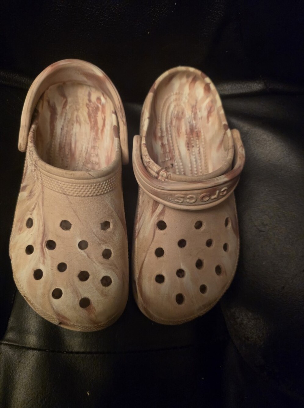 CROCS Ladies Marble-Pattern Clog in Light Pink and Cream, Size 6